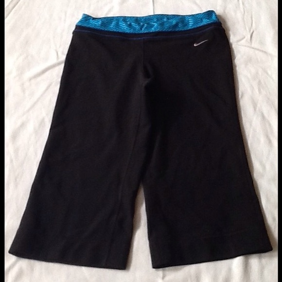 Nike Fit Dry Crop Pant - Picture 2 of 4