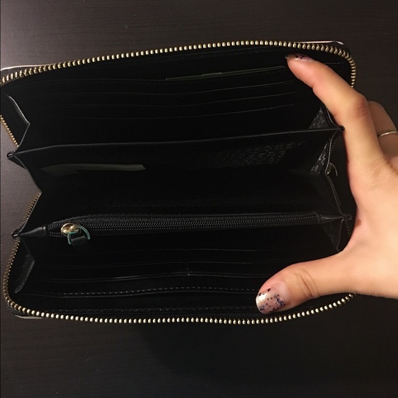 🚫🚫SOLD🚫🚫Kate spade multi block neda wallet - Picture 2 of 4