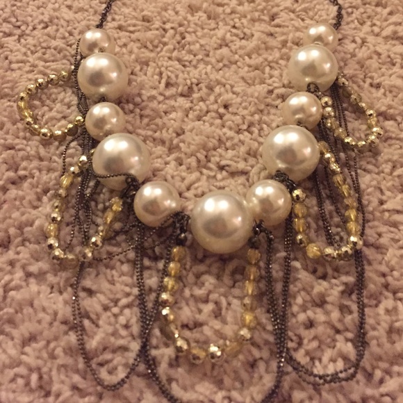 Pearl, bead, and chain statement necklace. - Picture 2 of 2