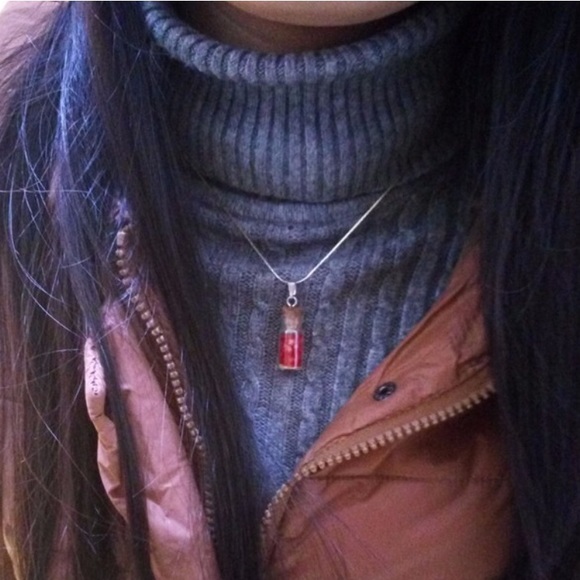 (K3) Red  Stars Bottle Necklace - Picture 2 of 2