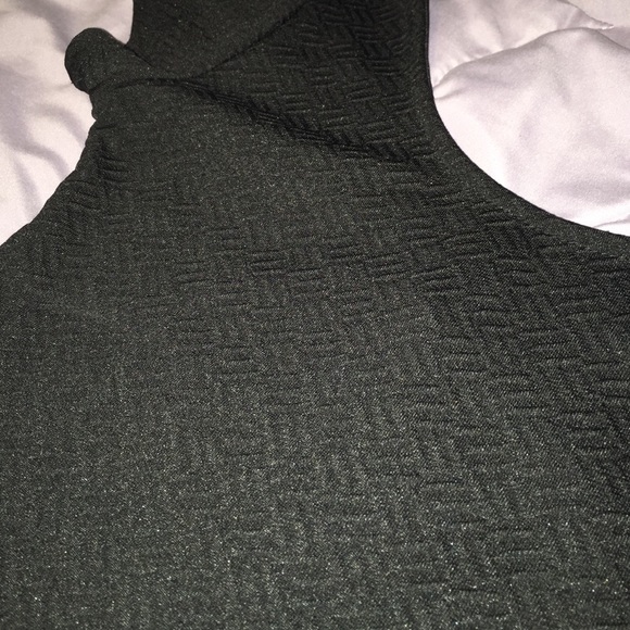 Black fitted crop top - Picture 2 of 3