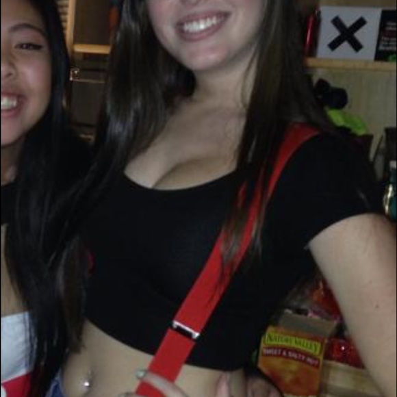 Black fitted crop top - Picture 3 of 3