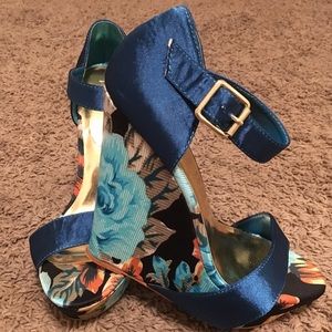 Floral wedges