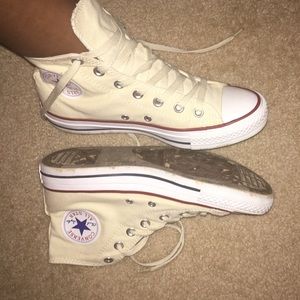 Cream converse make an off !!!!