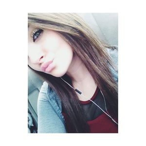 Meet your Posher, Markela