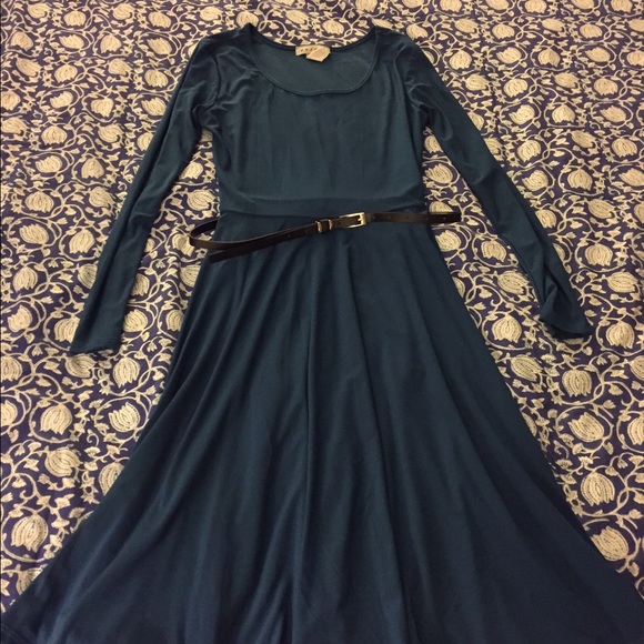 Avital turquoise dress with pockets and belt sz M