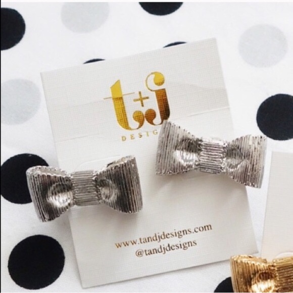 SOLD-LAST ONE LEFT❗️NWT RETAIL Silver Bow Studs - Picture 3 of 3