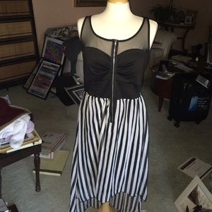 Striped sleeveless zipper detail mullet dress