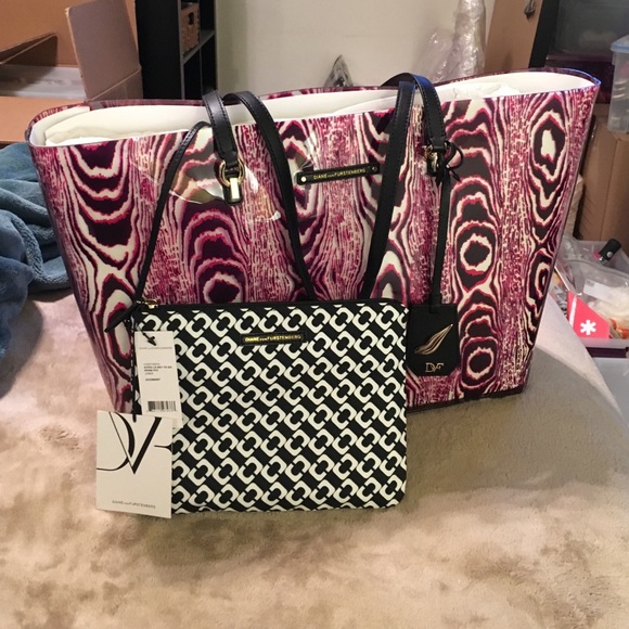 Diane von Furstenberg Handbags - NWT! DVF clear tote and zippered clutch set!