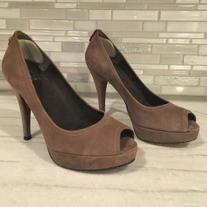 Size 5 1/2 Stuart Weitzman pumps