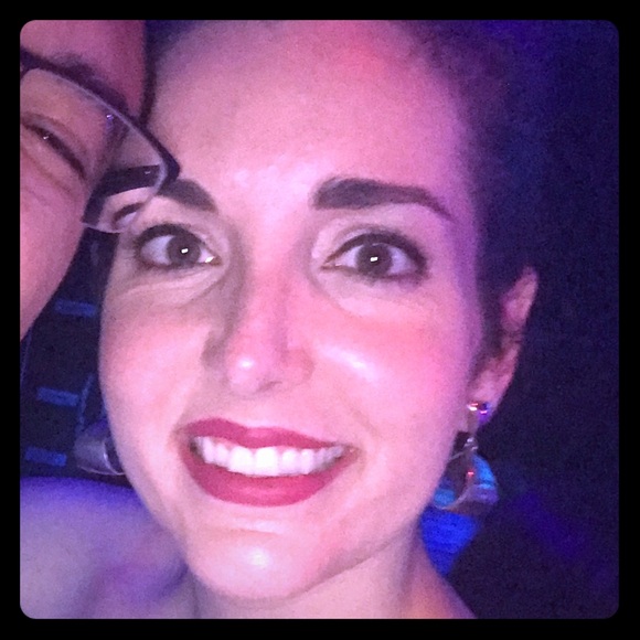 Meet your Posher, Nicole - Picture 1 of 1