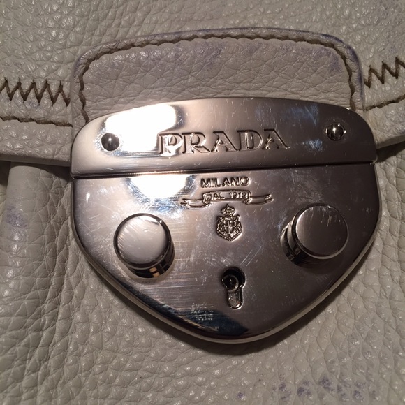 Authentic White Prada shoulder bag - Picture 2 of 6