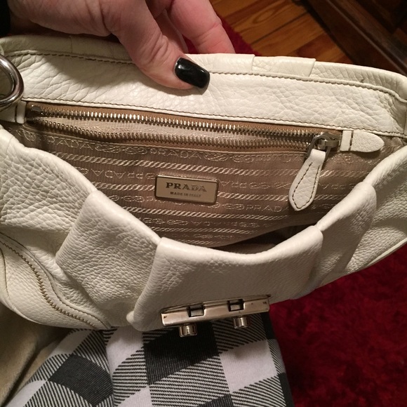 Authentic White Prada shoulder bag - Picture 3 of 6