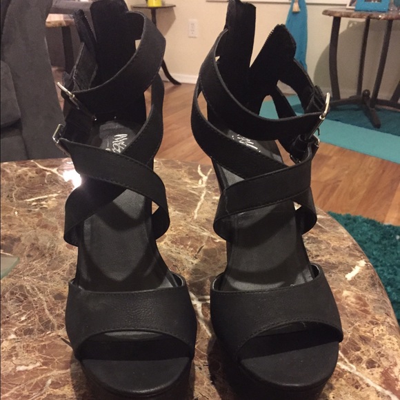 Black wedges!
