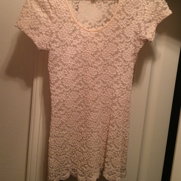 Buckle: Lace detail top