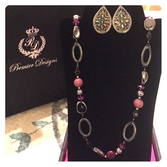 Necklace: "Mulberry"; Earring:"Dreamer"