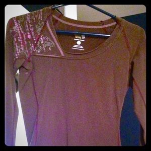 XS Mountain Hardware Longsleeve