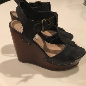 Black/brown wedges