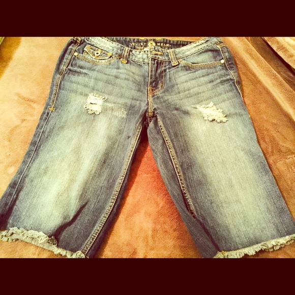 Velvet Heart Jeans Knee Shorts. NWOT