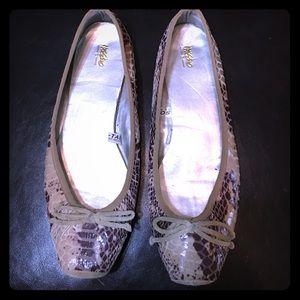 New snakeskin pattern flats