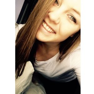 Meet your Posher, Alexis