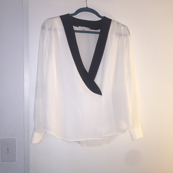 White  long sleeve blouse with hook&eye closure