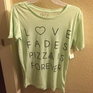 "Love fades, pizza is forever" tee🍕❤️