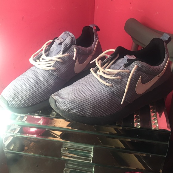 blue-ish grey Nike roshe runs