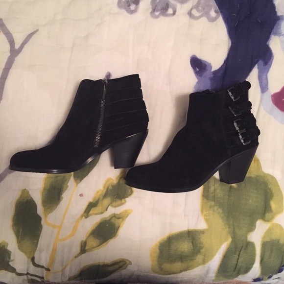 *sold*NWT Sam Edelman black suede booties size 6.5