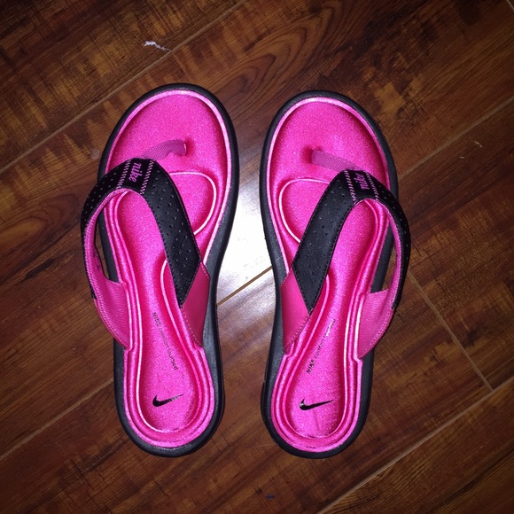 Nike Shoes - Nike flip flops