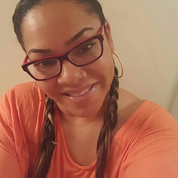 Meet your Posher, Amaris - Picture 3 of 4