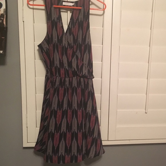 Cute colorful dress with little cut out in back. - Picture 1 of 2