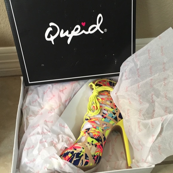 Neon lace up heels - Picture 2 of 3