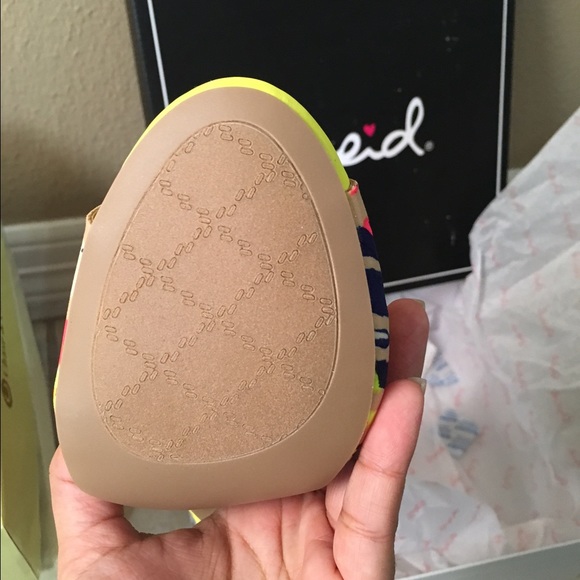 Neon lace up heels - Picture 3 of 3