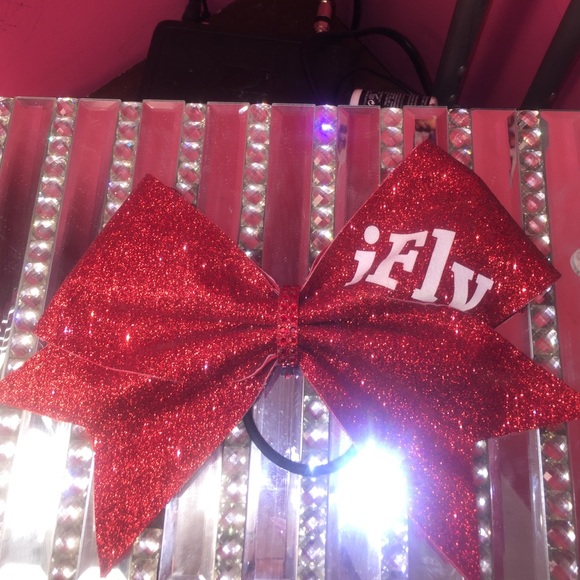 "I fly" cheer bow