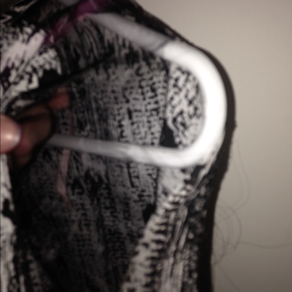 very cute shirt, worn once - Picture 2 of 3