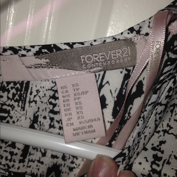 very cute shirt, worn once - Picture 3 of 3