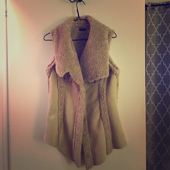 Faux fur tan winter vest - Picture 1 of 4