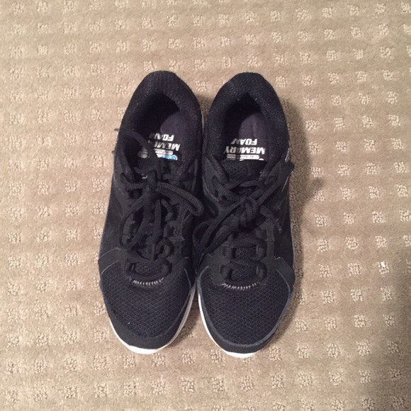 Black memory foam insole running shoes