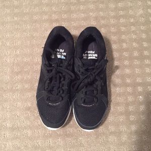 Black memory foam insole running shoes