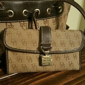 Dooney & Bourke wallet