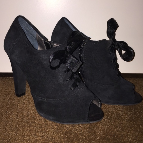 14th & Union black swede heels