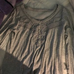 Super cute gray long sleeve t
