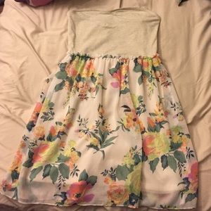 Cute strapless dress never worn