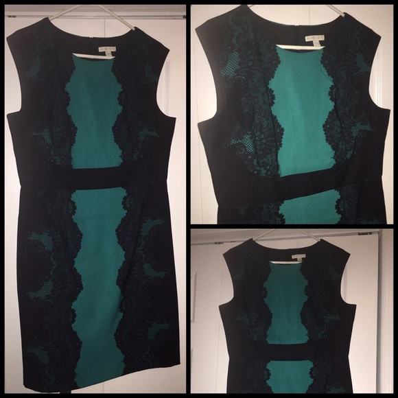 🌟HP🌟 NY&Co dress in Jade w/ Lace Detail Print!