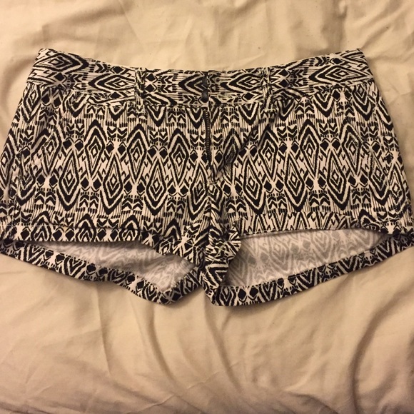 Black and white American Eagle Shorts
