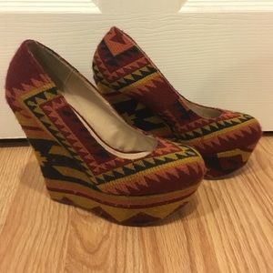 Fabric Santa Fe Print Steve Madden Wedges Size 6