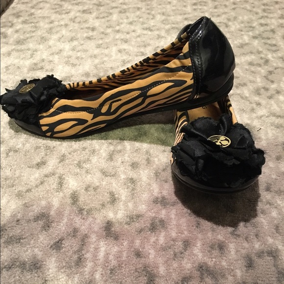 Arturo Chiang Black Tiger Stripe Flats