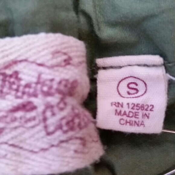 NWOT {KHAKI CROPPED PANTS} - Picture 4 of 4