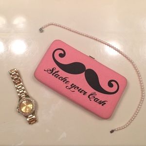 Stache your Cash Clutch 👛